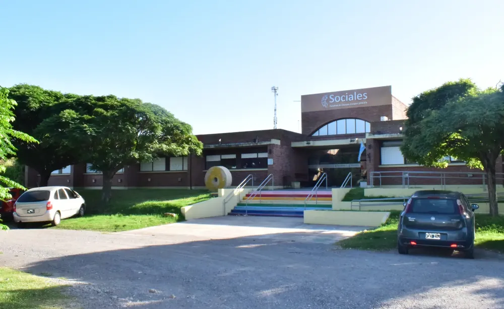 Facultad de Ciencias Sociales