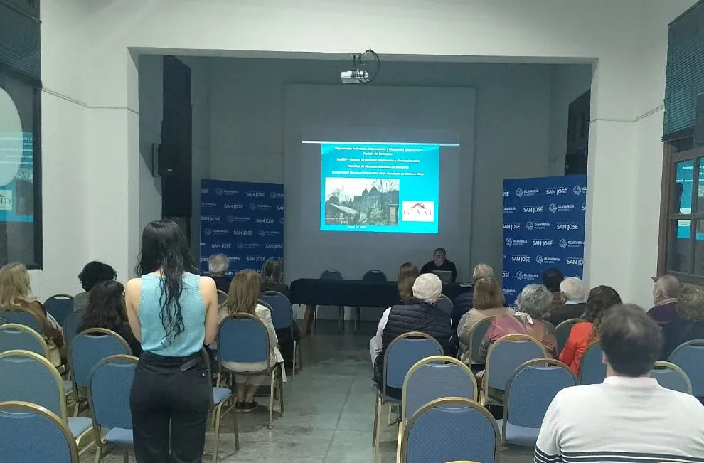 Charla-IIAO