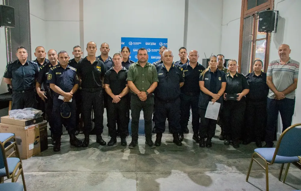 Entrega-insumos-electronicos-Policia-Proteccion-Ciudadana-1