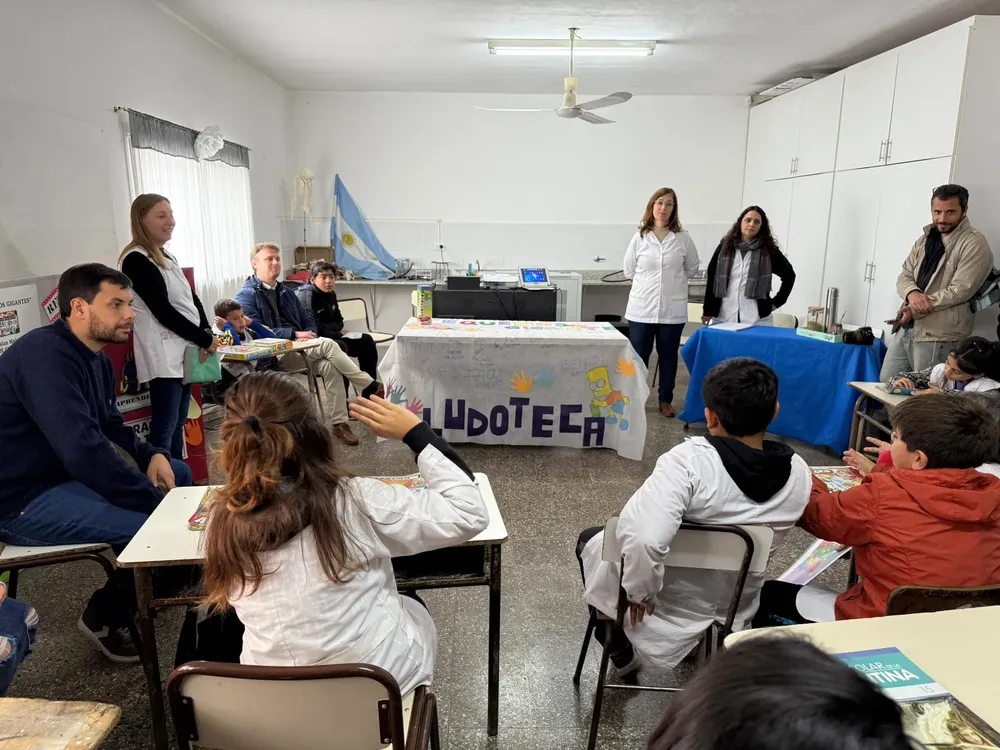 Escuela-50-Ludoteca-Barrial-Pequenos-Gigantes-1-scaled