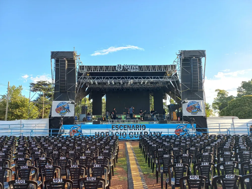 plateas-festival-nacional-de-doma-y-folclore-de-Olavarria-scaled